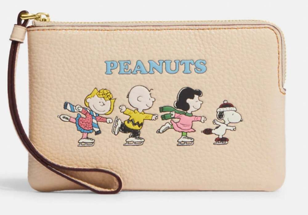 Coach X Peanuts Corner Zip Wristlet W/ Snoopy & Friends Peanuts Motif
